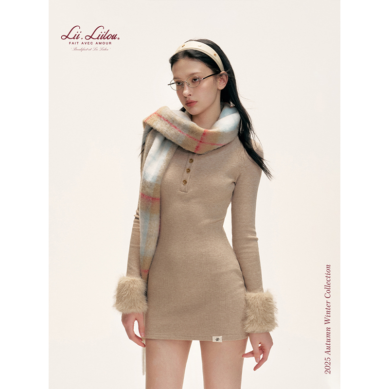 Liilou Athflow 可拆卸毛毛袖口 修身磨毛加厚短连衣裙