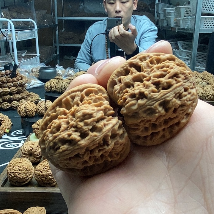 潼***弟大叶紫檀（黑酸枝木类）南疆