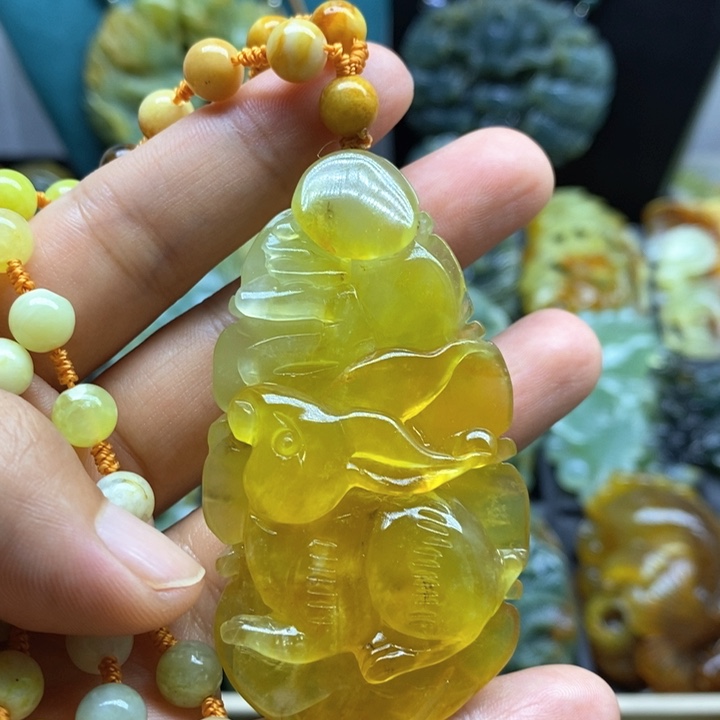未镶嵌蛇纹石玉挂件