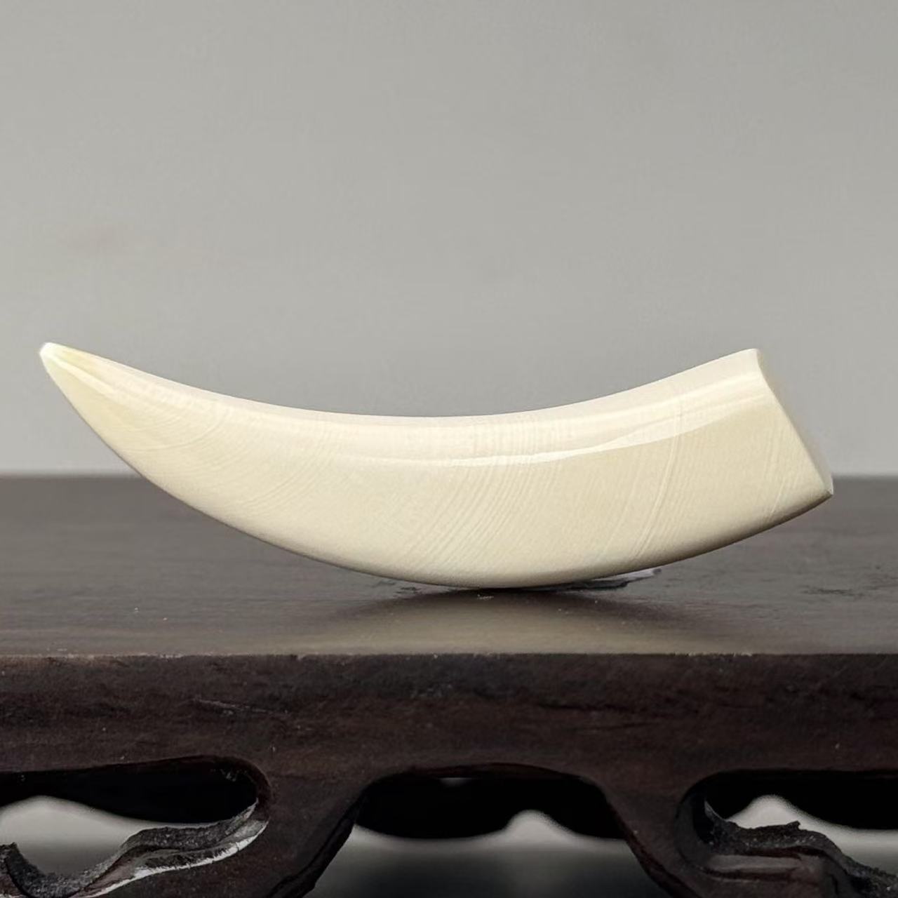 DEZHI/德志46*9*10mm4.3g牙尖吊坠天然猛犸牙默认打孔吊坠绳C711