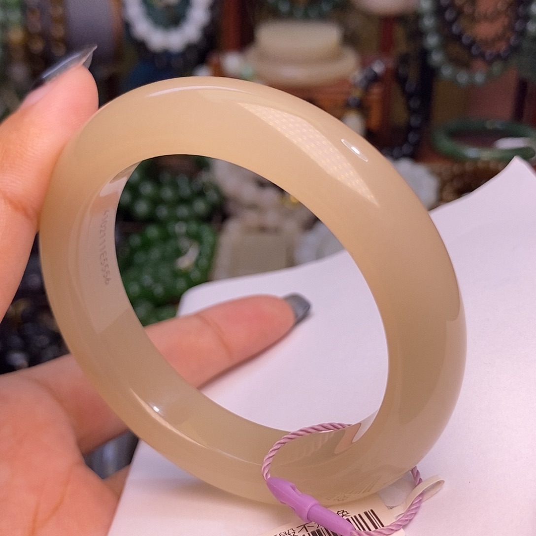 颈饰未镶嵌和田玉藕粉老矿料年糕料特细收藏手镯55.8