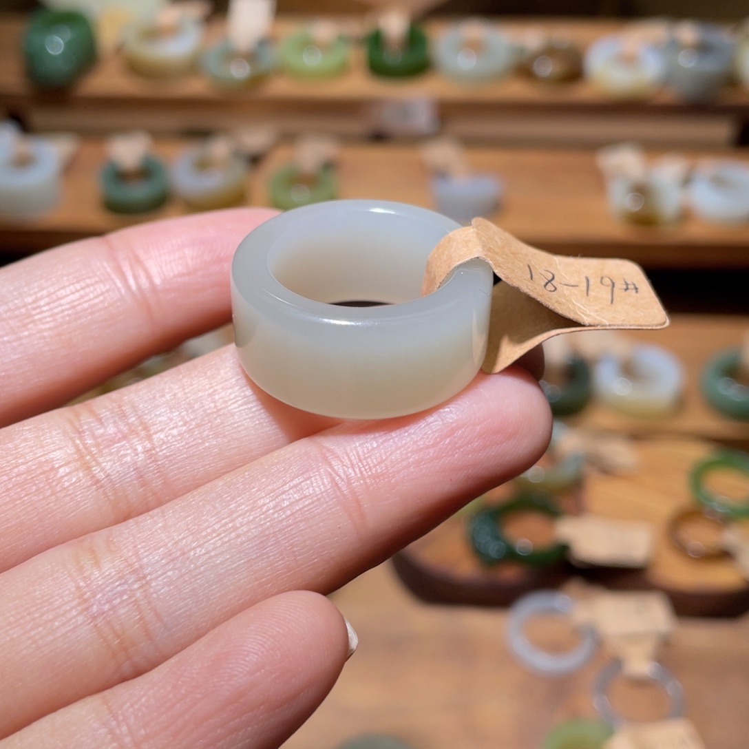 和田玉颈饰未镶嵌金**生18.6