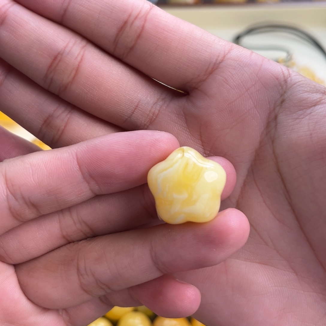 G***c琥珀未镶嵌珠宝奇石