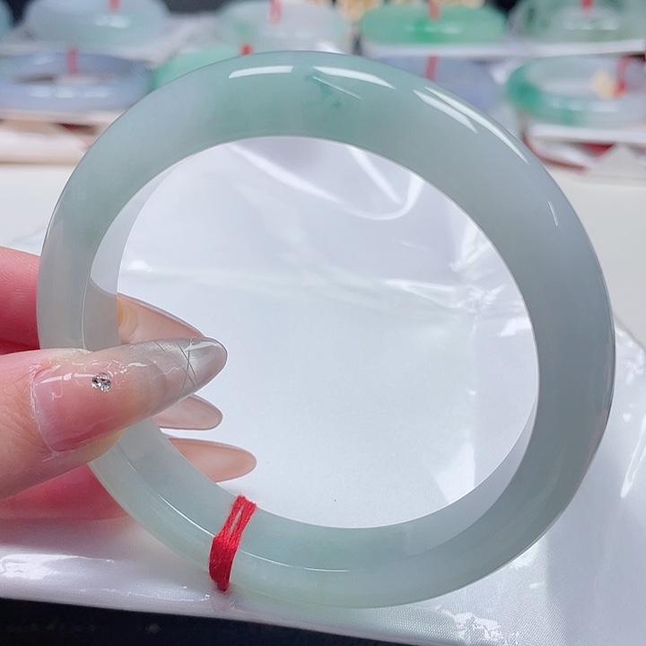 翡翠手镯未镶嵌缅甸62.8上下圈口 强推！！！糯冰 种色兼得