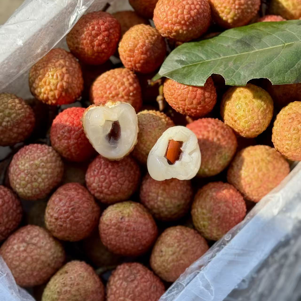 空运白糖罂荔枝应季水果2.5斤装。纯甜肉嫩新鲜