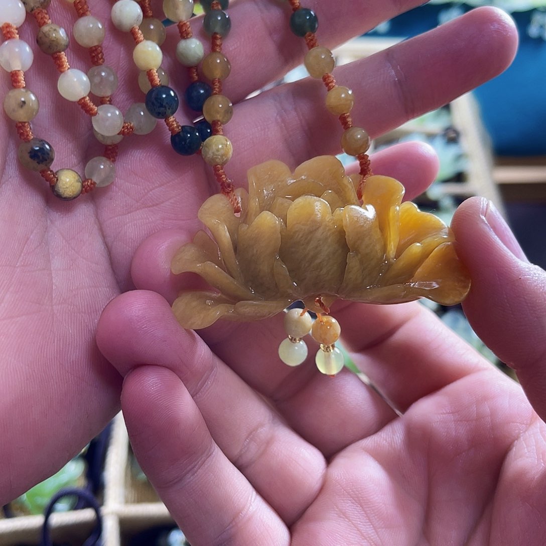 蛇纹石玉颈饰未镶嵌