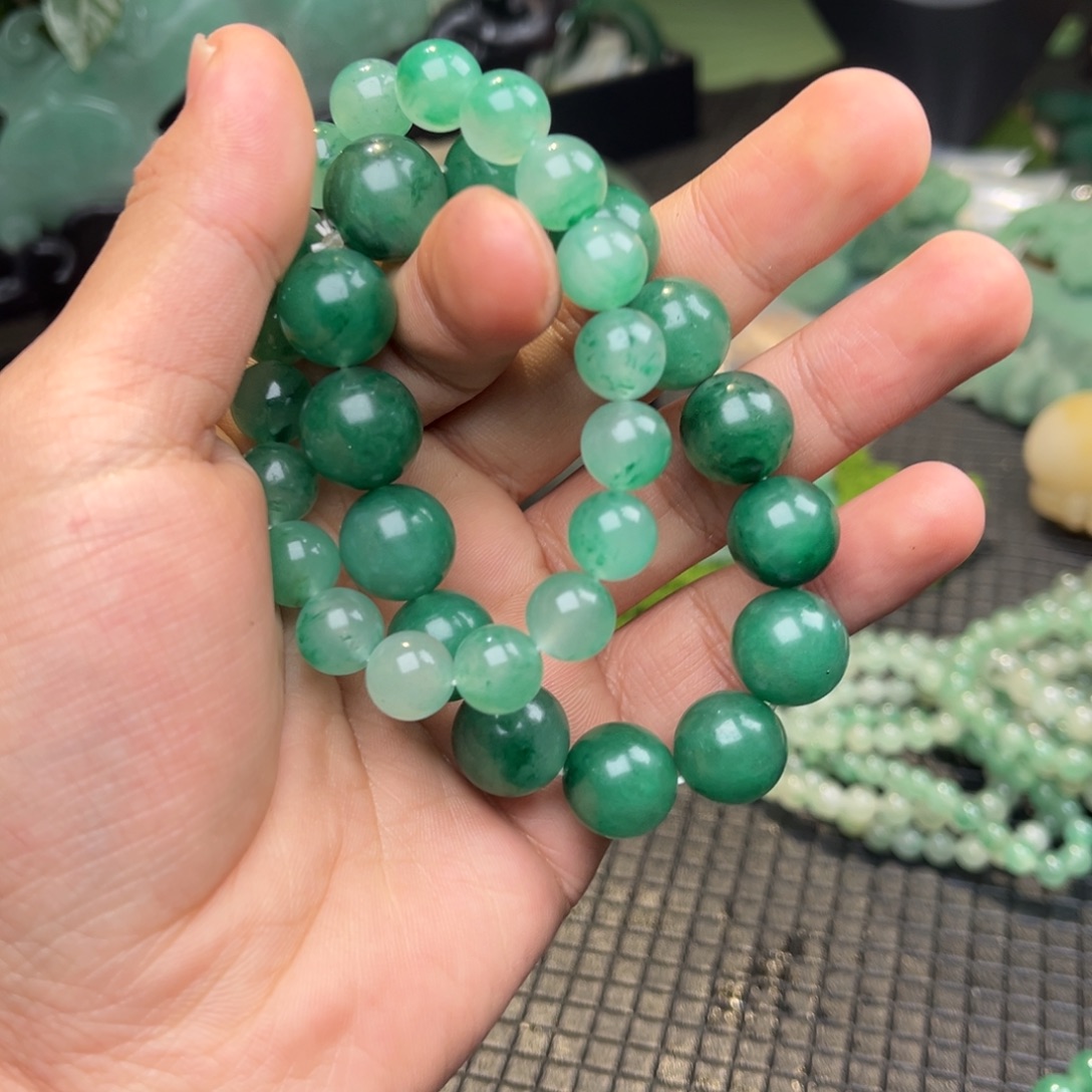 念***念石英质玉（非洲翠）未镶嵌颈饰