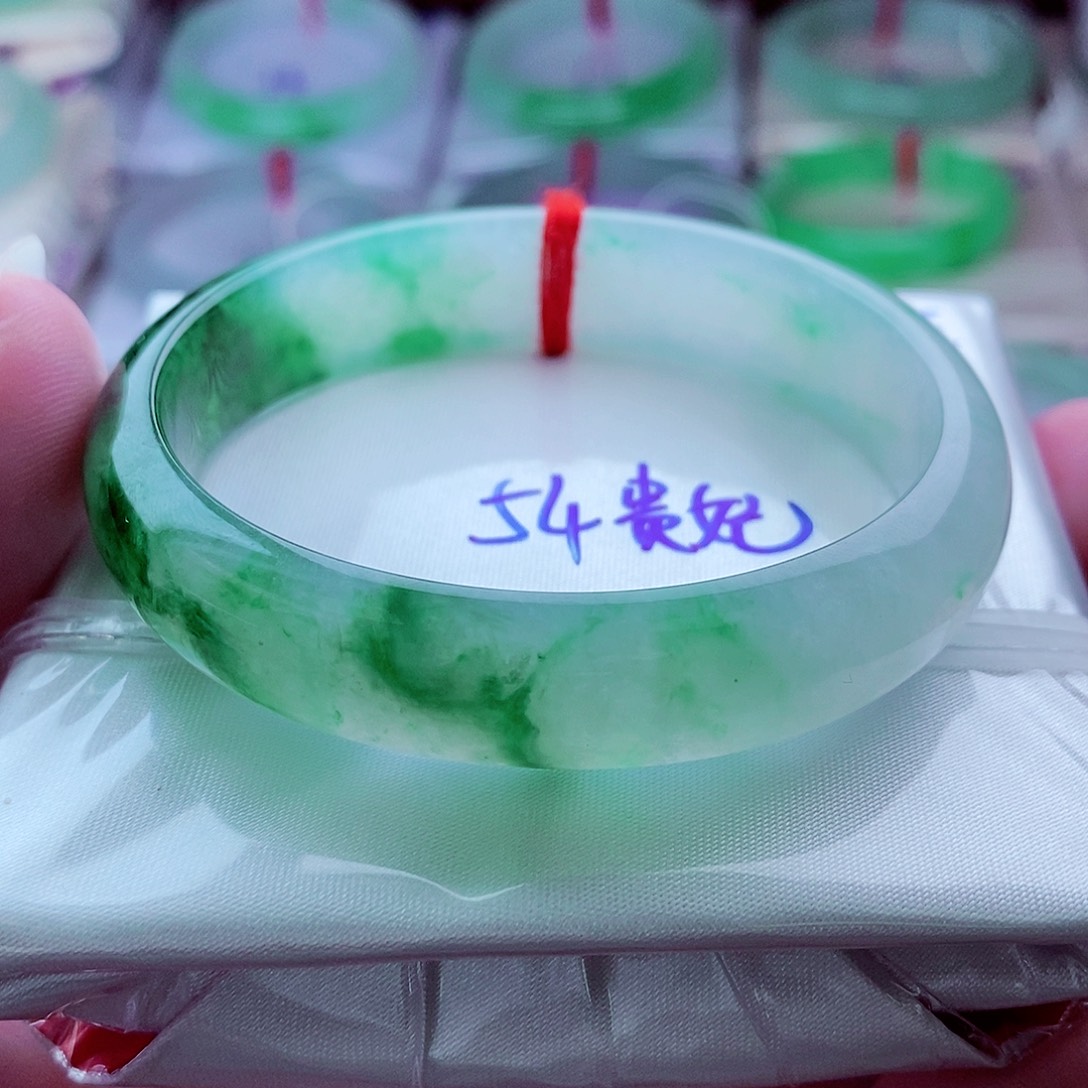 翡翠手镯未镶嵌辣绿阳绿飘花冰透半山半水