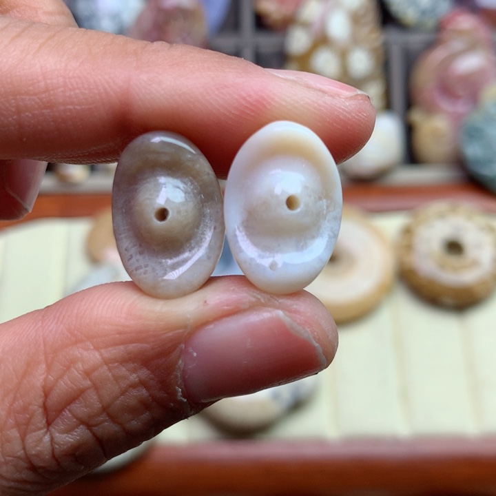 硅化珊瑚（珊瑚玉）颈饰未镶嵌