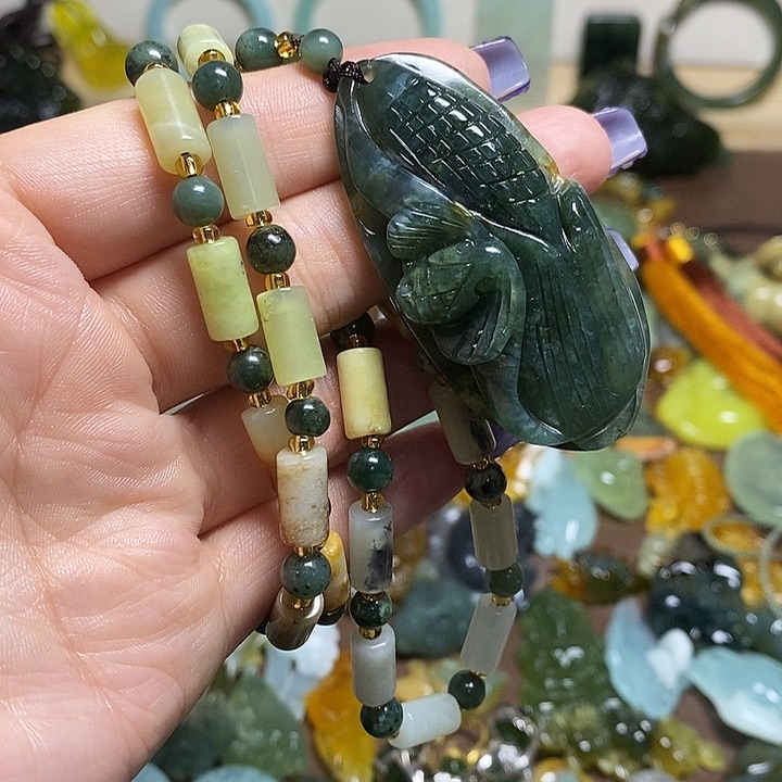 蛇纹石玉吊坠未镶嵌