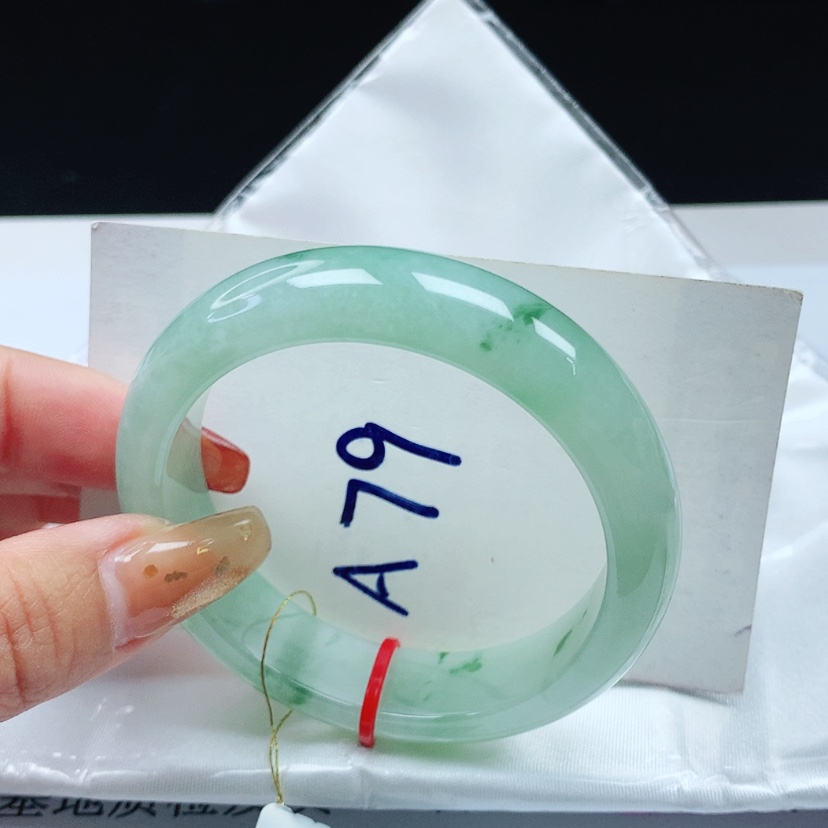 【闪购商品】翡翠手镯未镶嵌 正圈52+