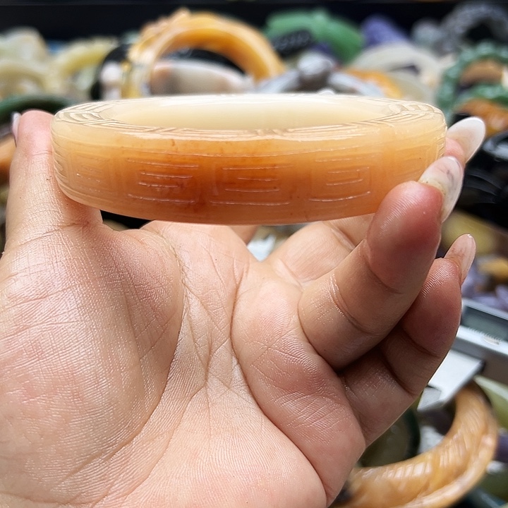 未镶嵌手镯石英岩玉凡*