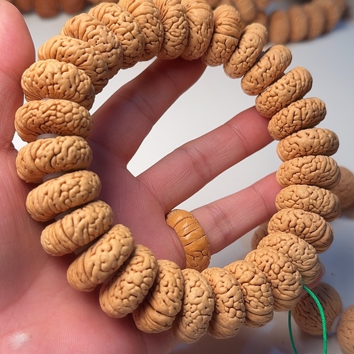 吊坠桃核龙鳞王飞碟手持