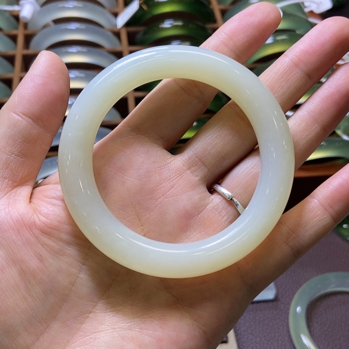 蛇纹石玉未镶嵌手镯55