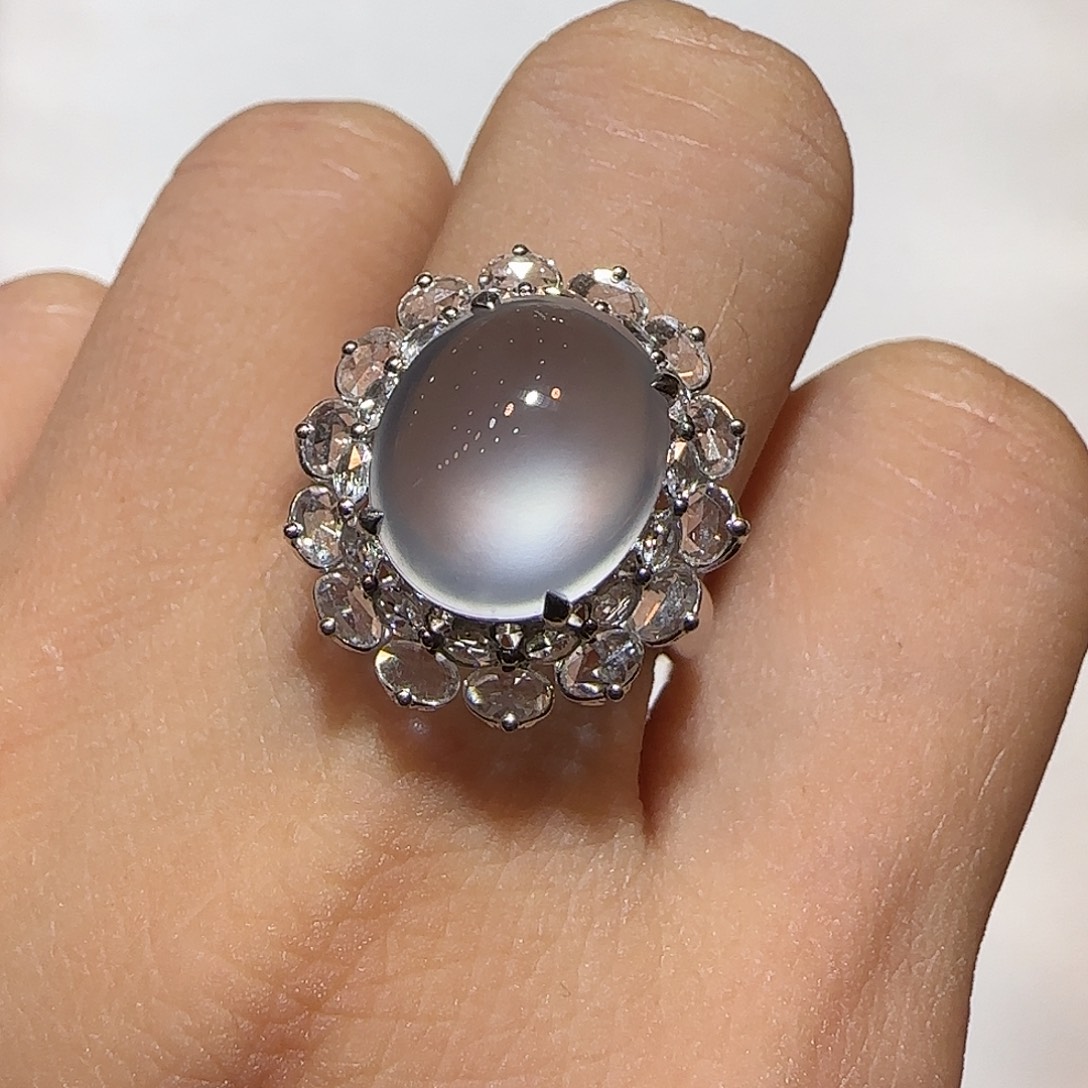 翡翠18K金镶嵌戒指蛋面