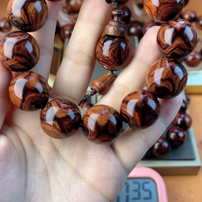 【闪购商品】花梨木类玩****哥