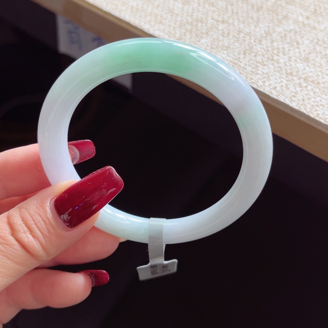 翡翠手镯未镶嵌手镯