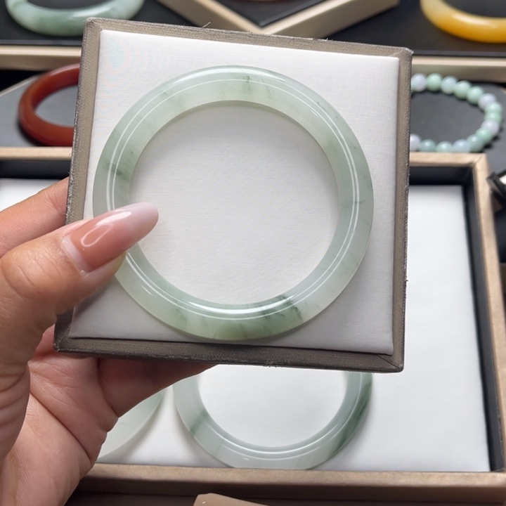 石英质玉手镯未镶嵌玲*