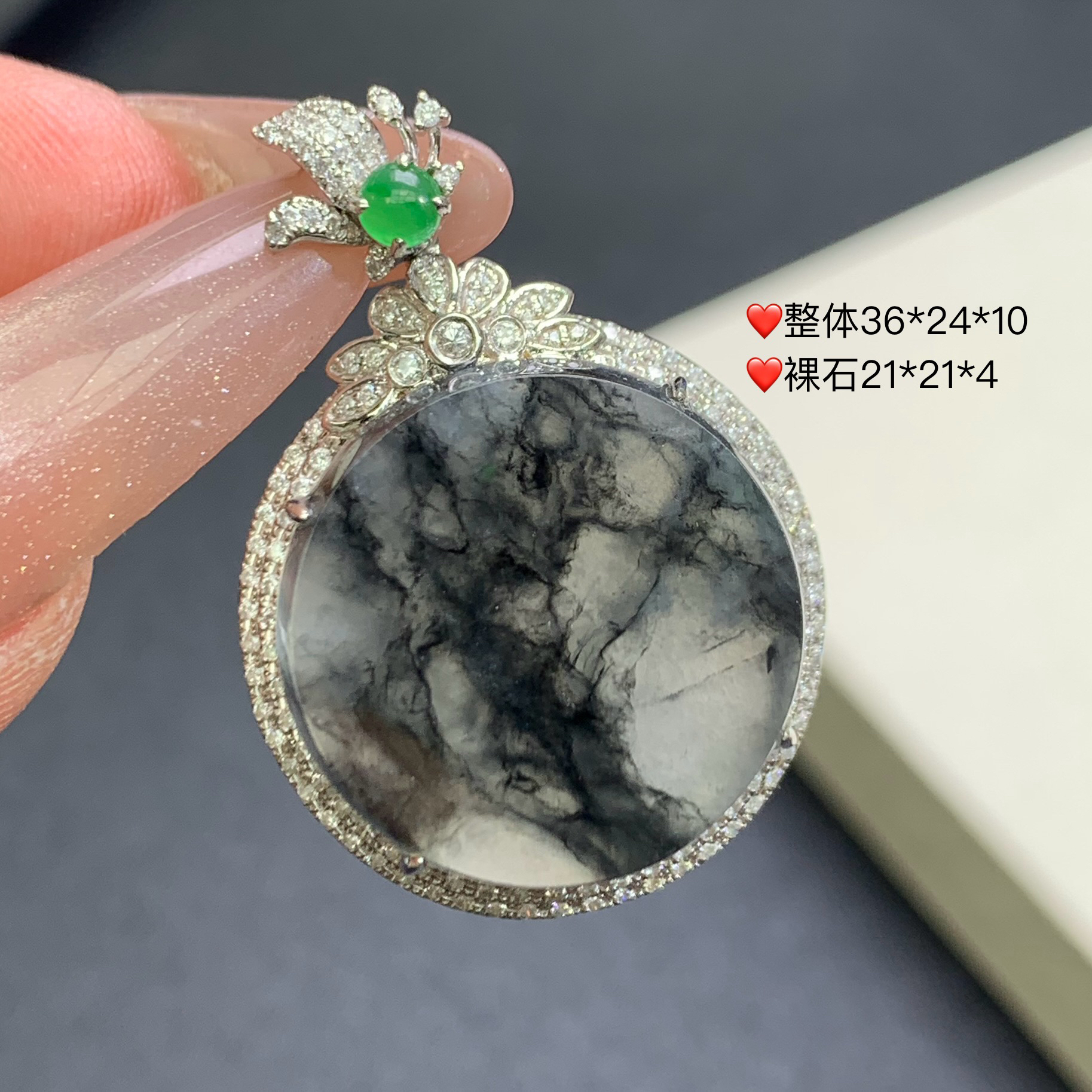 新品推荐·18k金冰种冰乌鸡飘花无事牌缅A翡翠玉石吊坠气质设计款