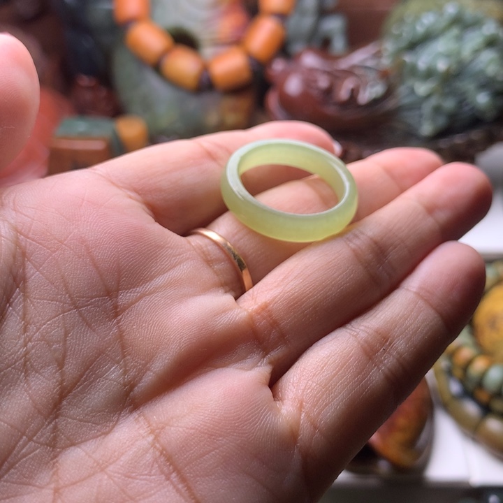 岫岩河磨玉（透闪石质玉）戒圈未镶嵌