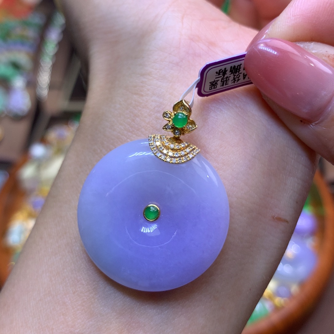 翡翠18K金镶嵌颈饰