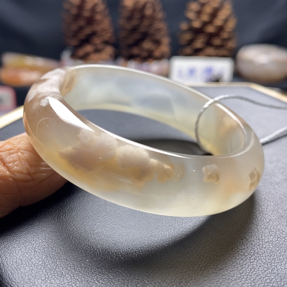 f***f玛瑙/玉髓未镶嵌手镯（圆镯）