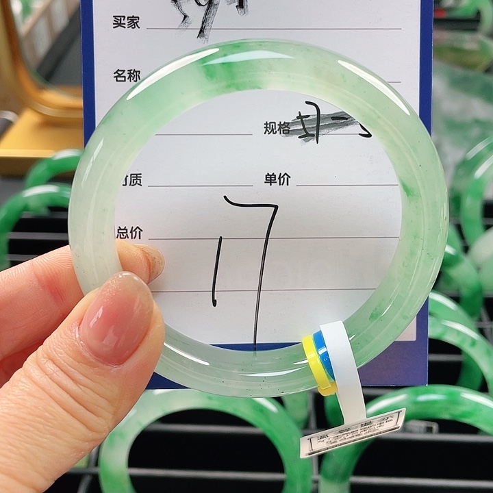 石英质玉手镯未镶嵌