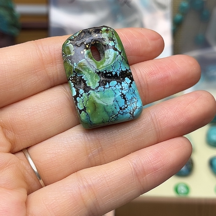 半***子绿松石未镶嵌颈饰