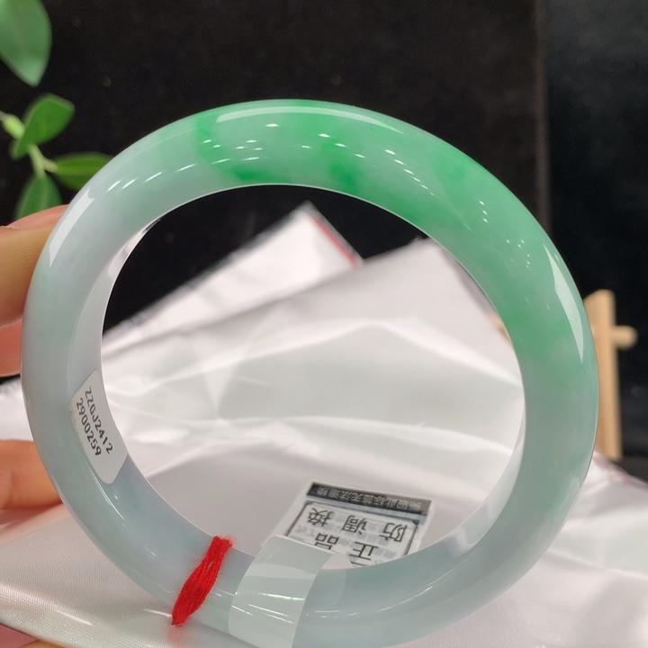 翡翠手镯未镶嵌111-0259