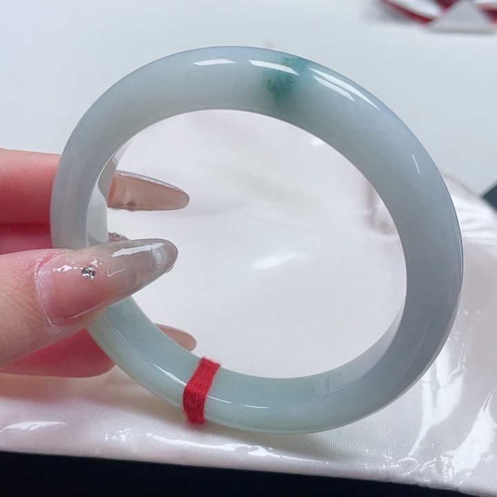 翡翠手镯未镶嵌缅甸