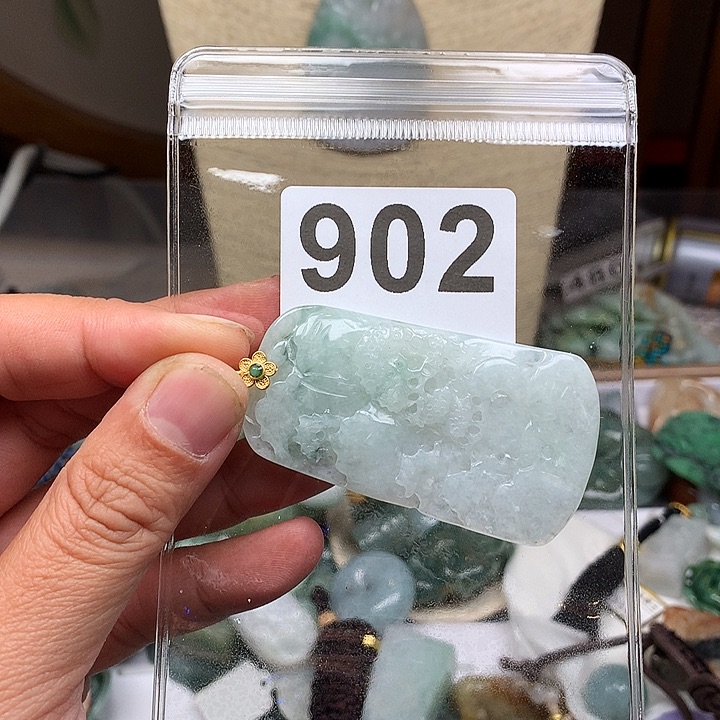 翡翠颈饰未镶嵌雅****笑翡翠