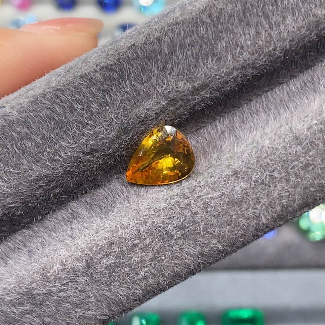 蓝宝石裸石未镶嵌2.33克拉黄蓝宝石