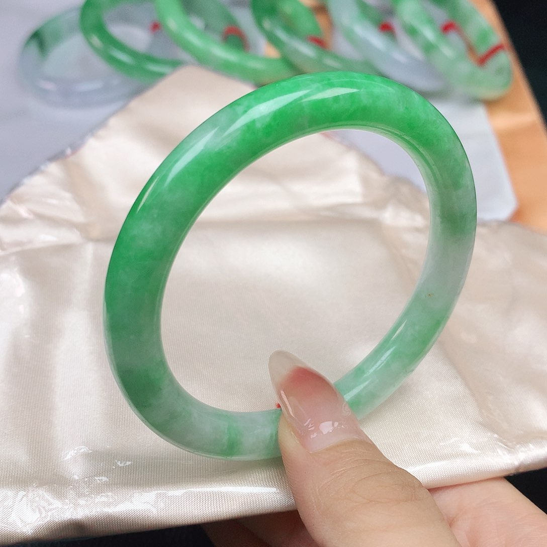 翡翠手镯未镶嵌圆条882479