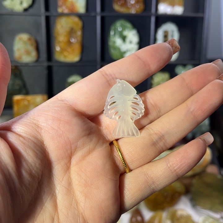 蛇纹石玉颈饰未镶嵌