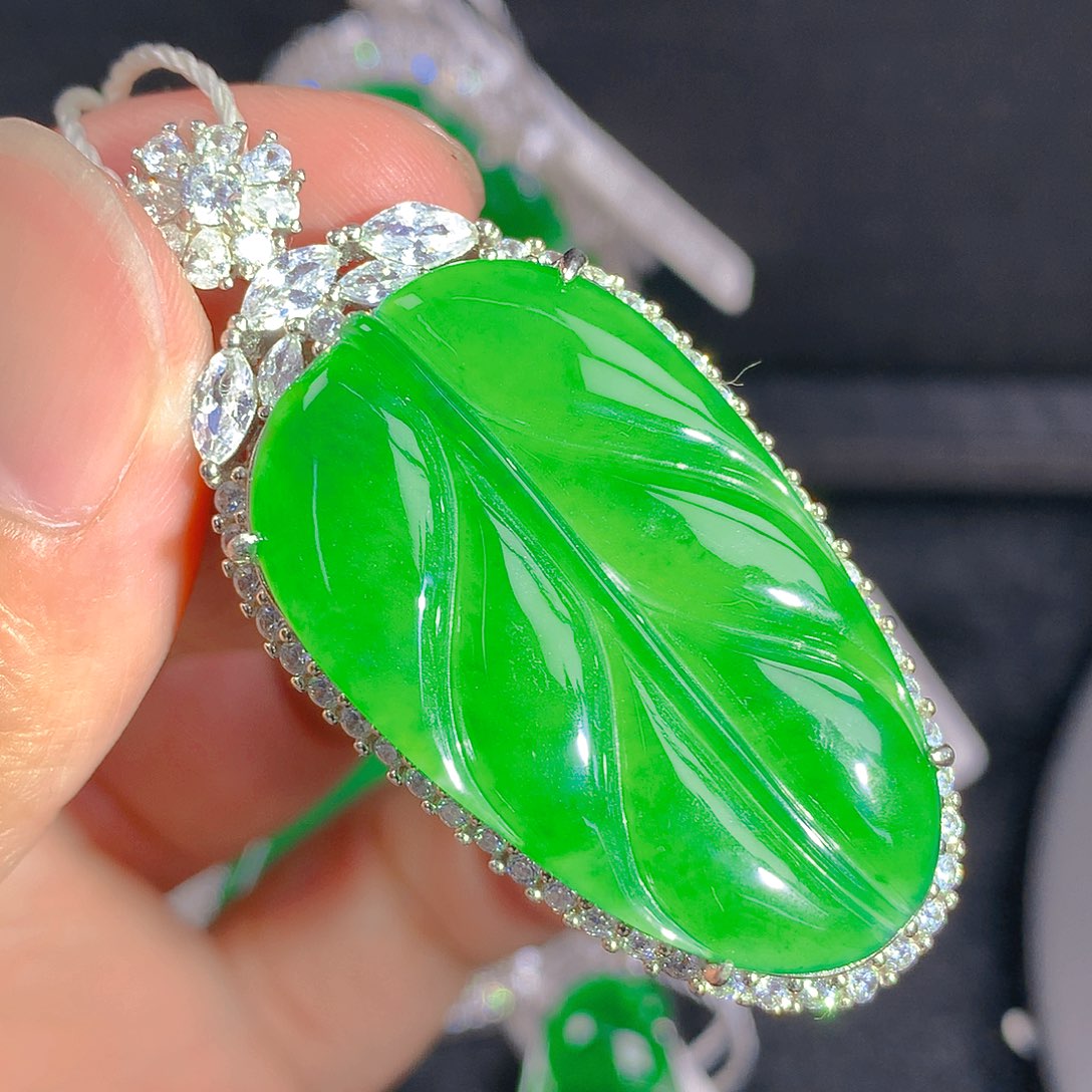 翡翠颈饰银S925镶嵌吊坠