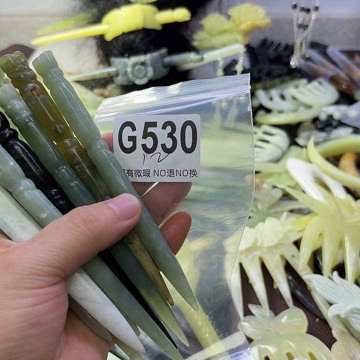 Y***虾蛇纹石玉合金发饰