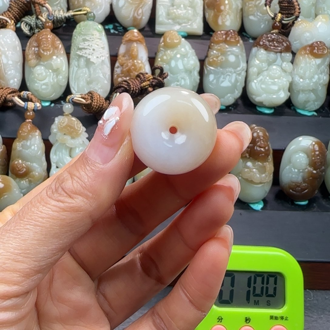 和田玉挂件未镶嵌弱**千