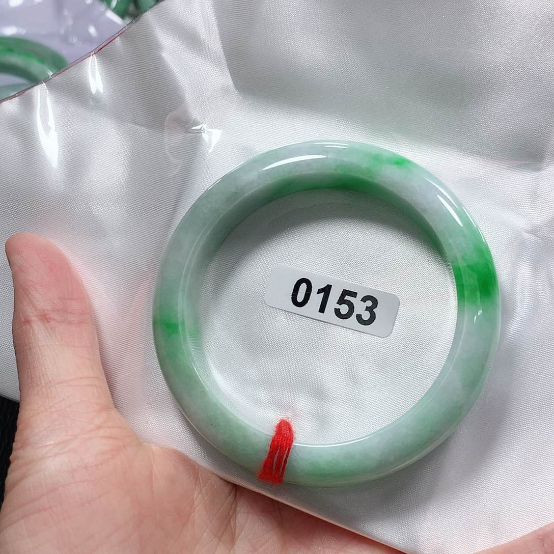 翡翠手镯未镶嵌天然缅甸A货翡翠手镯