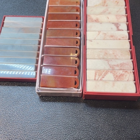 伊犁石印石寸*1.5长，1.0天青，1.5红瓦各一组