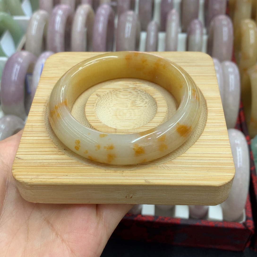 石英质玉手镯未镶嵌