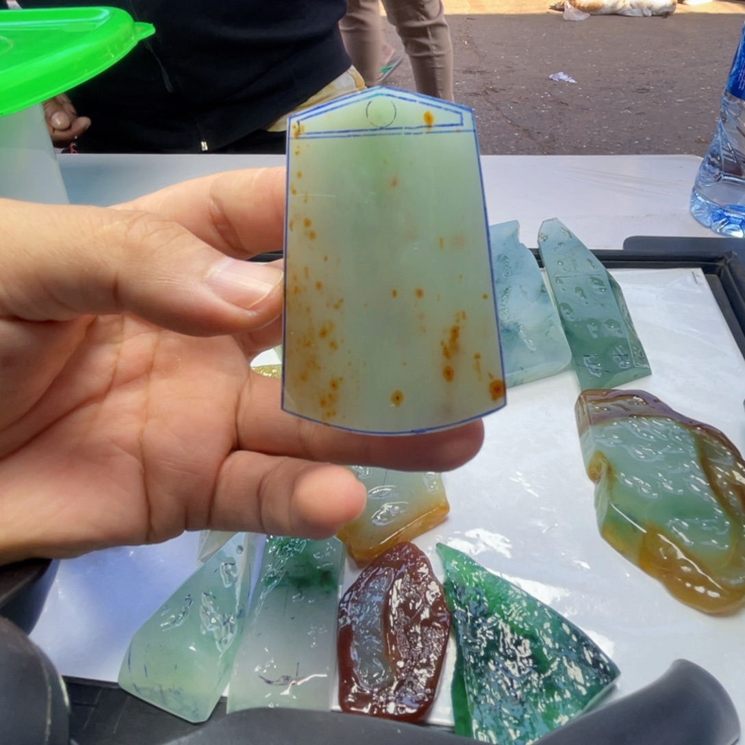 定制翡翠未镶嵌不退不换