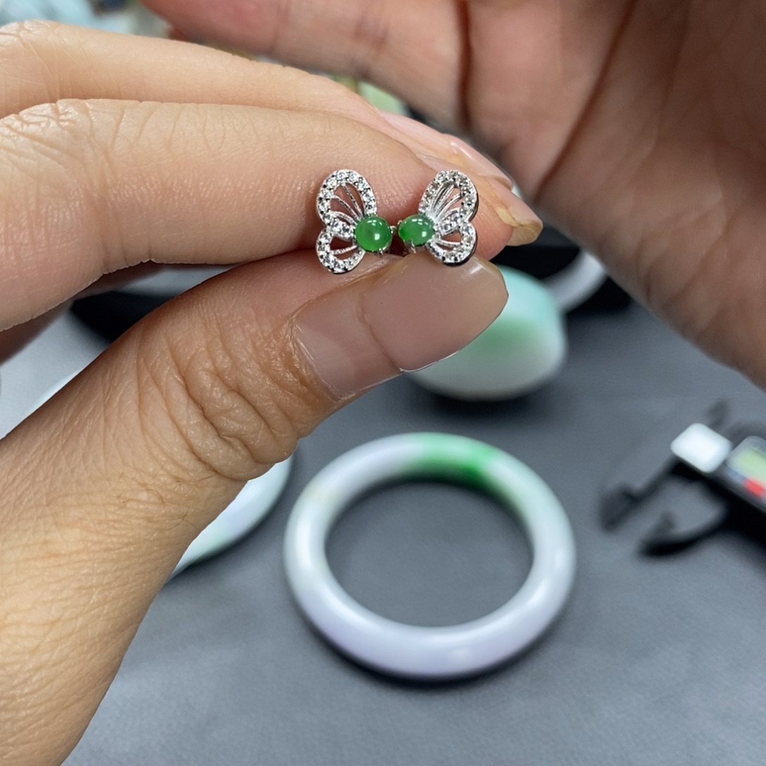 乔***y翡翠未镶嵌耳饰天然翡翠福利