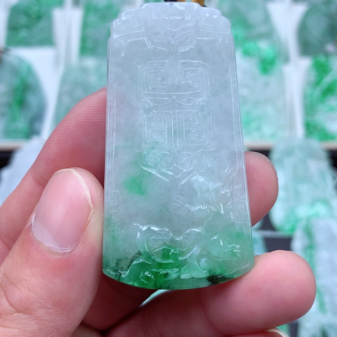 翡翠颈饰未镶嵌翡翠吊坠