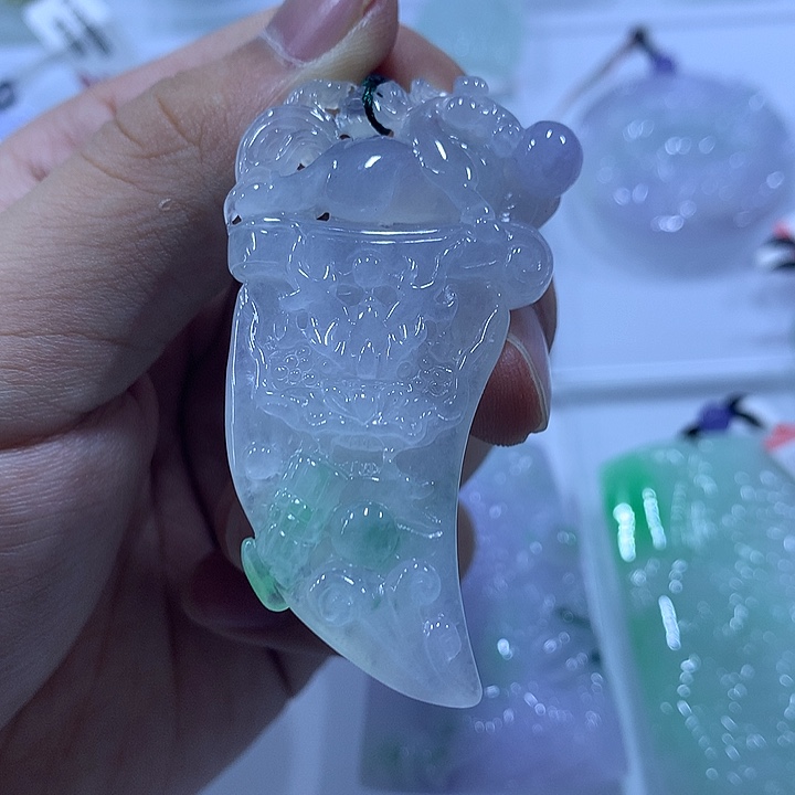 翡翠未镶嵌颈饰天然翡翠A货吊坠