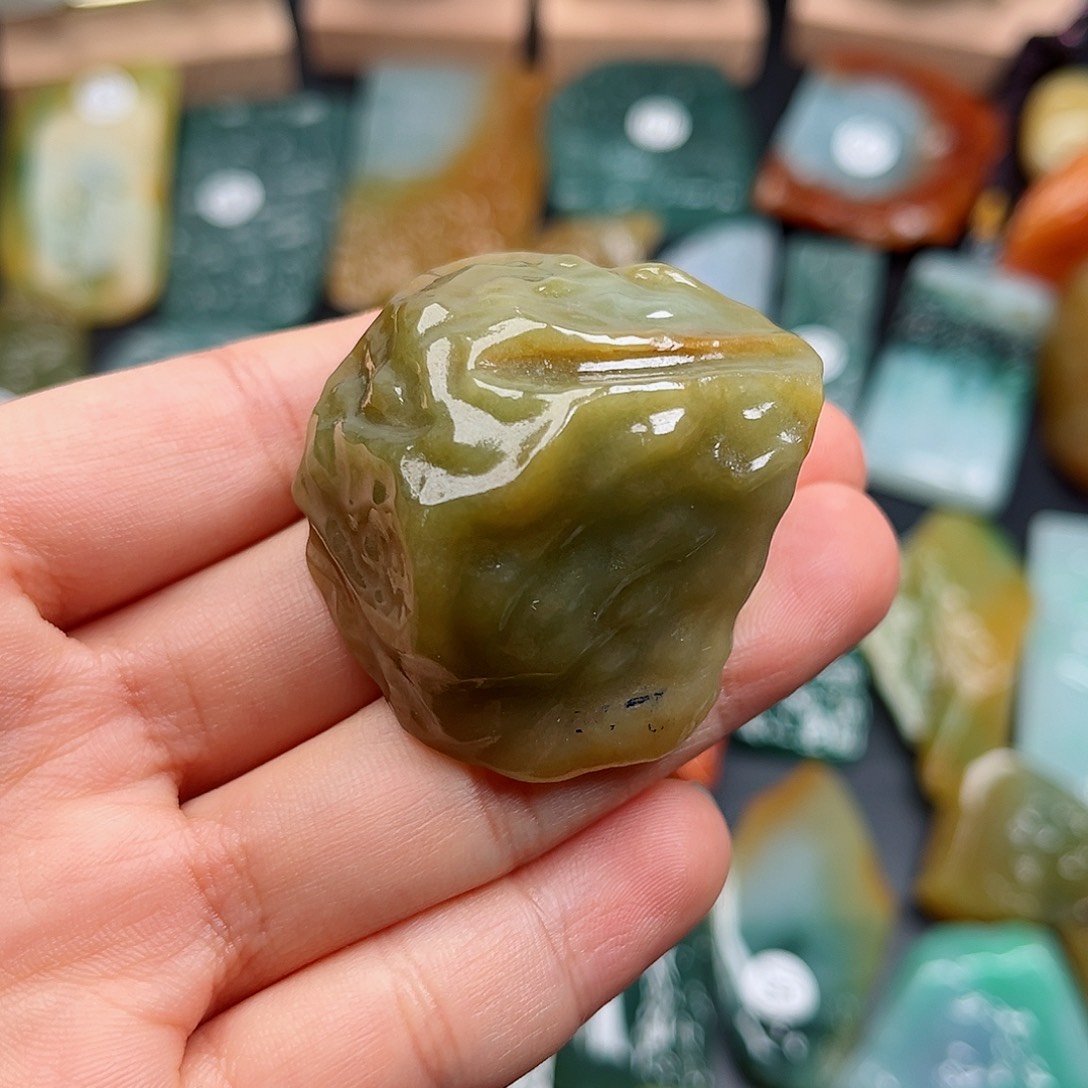 翡翠颈饰未镶嵌挂件