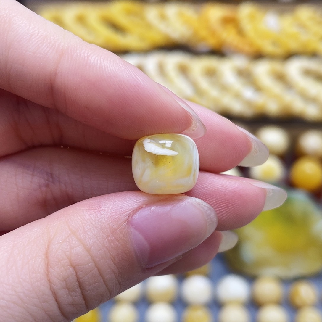 未镶嵌琥珀裸石蜜蜡老型12*10.5mm微瑕