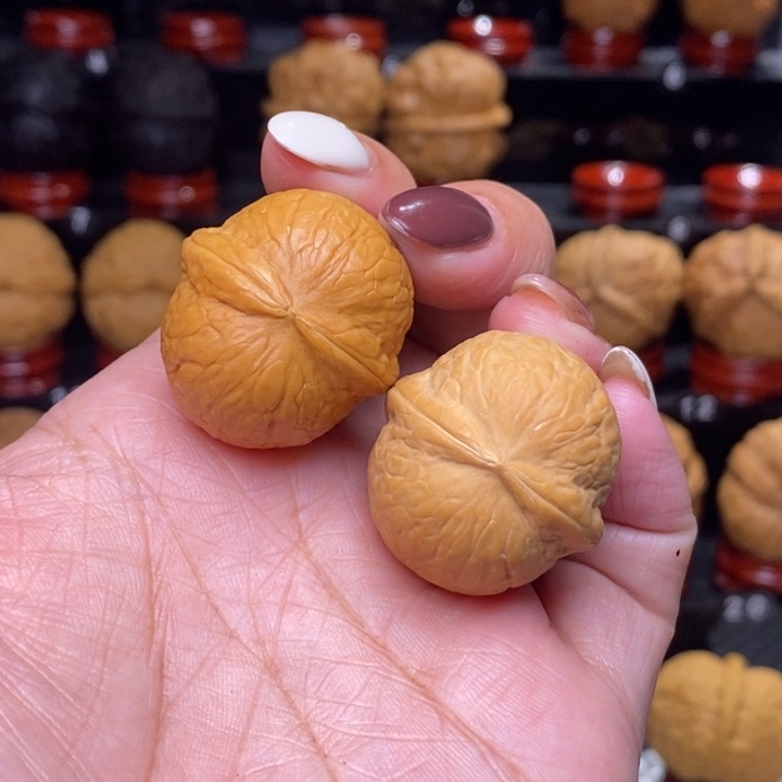 文玩核桃把件九*丶晶玉…………88