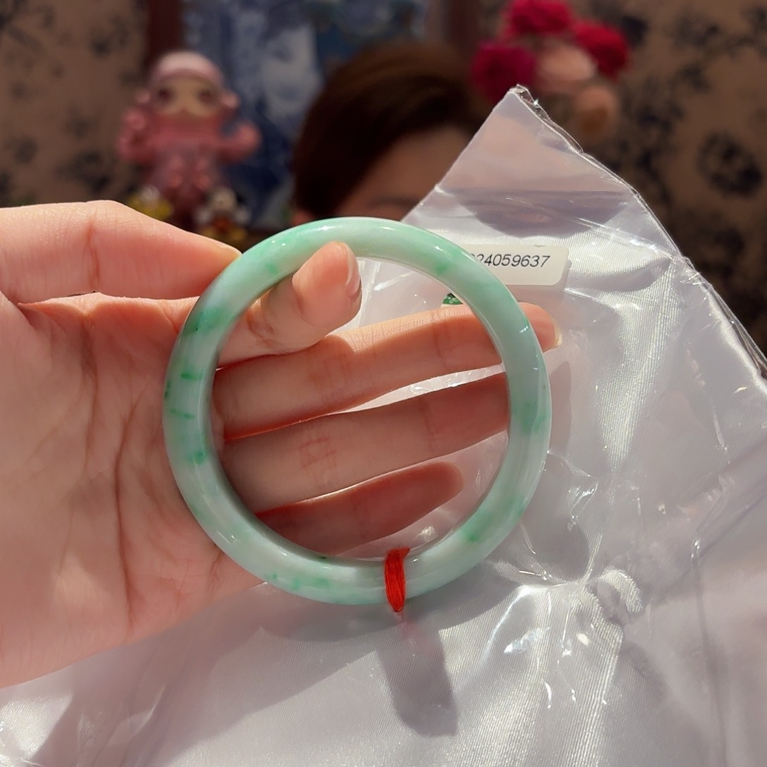 翡翠手镯未镶嵌60.6圈口