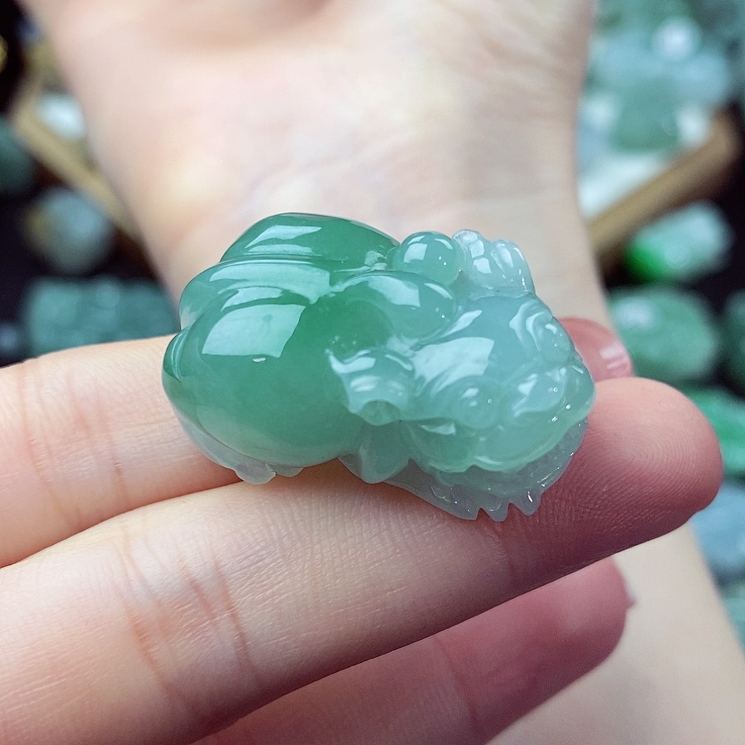 翡翠颈饰未镶嵌天然