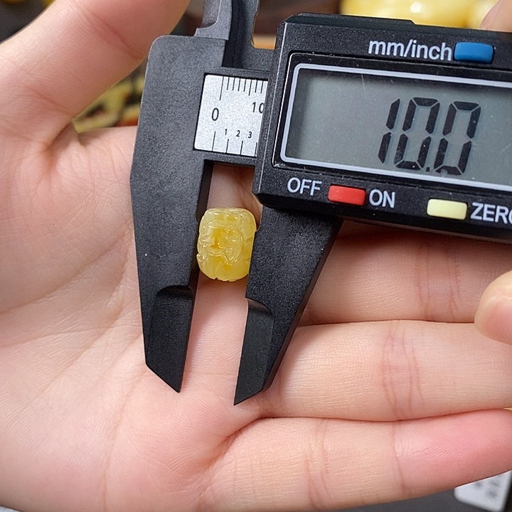 裸石琥珀未镶嵌貔貅